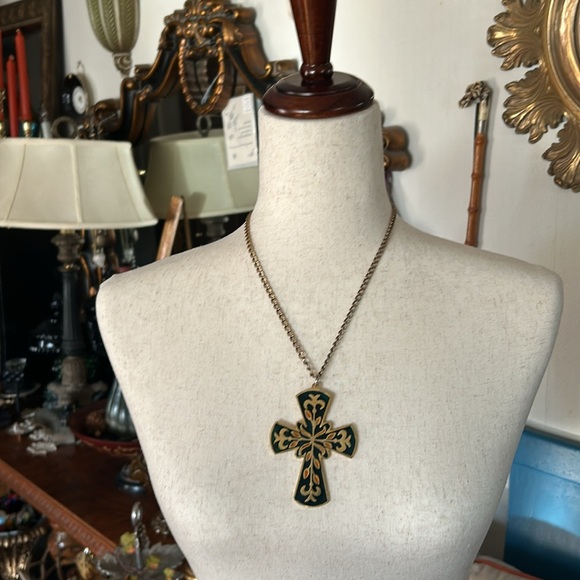 Vintage Victorian Style Pendant Cross - Picture 2 of 9